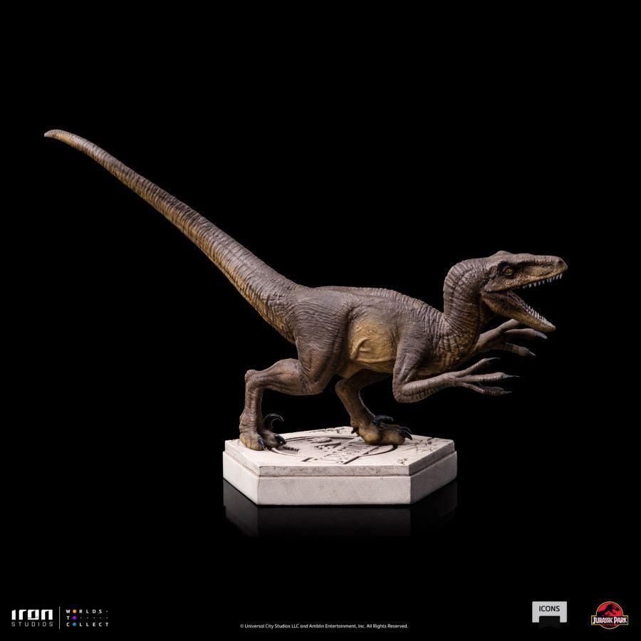 IRO52014 Jurassic Park - Velociraptor A Icons Statue - Iron Studios - Titan Pop Culture