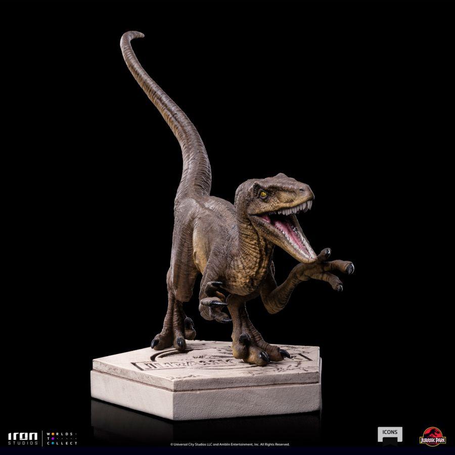 IRO52014 Jurassic Park - Velociraptor A Icons Statue - Iron Studios - Titan Pop Culture