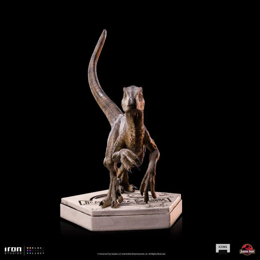 IRO52021 Jurassic Park - Velociraptor B Icons Statue - Iron Studios - Titan Pop Culture