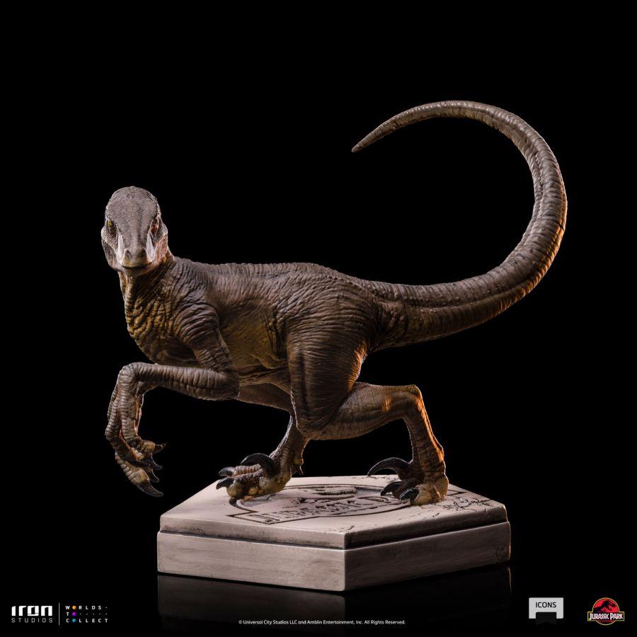 IRO52038 Jurassic Park - Velociraptor C Icons Statue - Iron Studios - Titan Pop Culture