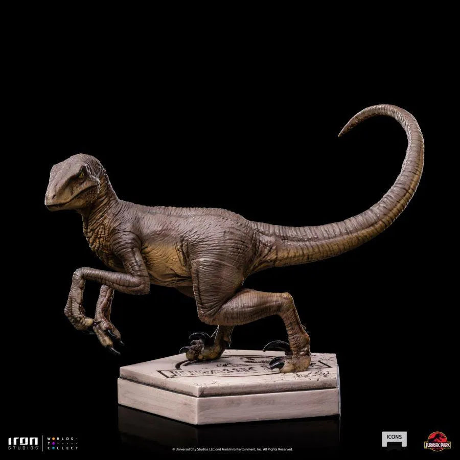 IRO52038 Jurassic Park - Velociraptor C Icons Statue - Iron Studios - Titan Pop Culture