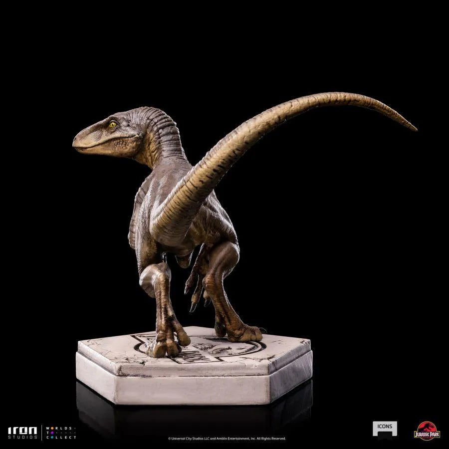 IRO52038 Jurassic Park - Velociraptor C Icons Statue - Iron Studios - Titan Pop Culture