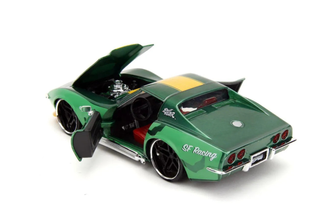 JAD30837 Street Fighter - Chevrolet Corvette Stingray ZL1 (1969) 1:22 Scale with Cammy Figure - Jada Toys - Titan Pop Culture