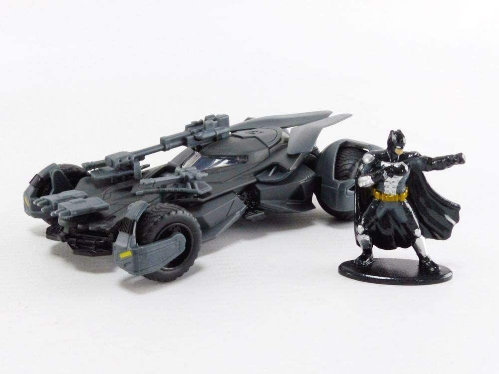 JAD31706 Justice League (2017) - Batmobile with Figure 1:32 Scale Hollywood Ride - Jada Toys - Titan Pop Culture