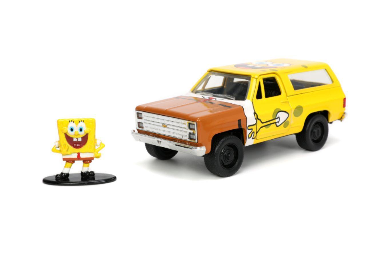 JAD31798 SpongeBob SquarePants - 1980 Chevy K5 Blazer with SpongeBob 1:32 Scale Hollywood Ride - Jada Toys - Titan Pop Culture