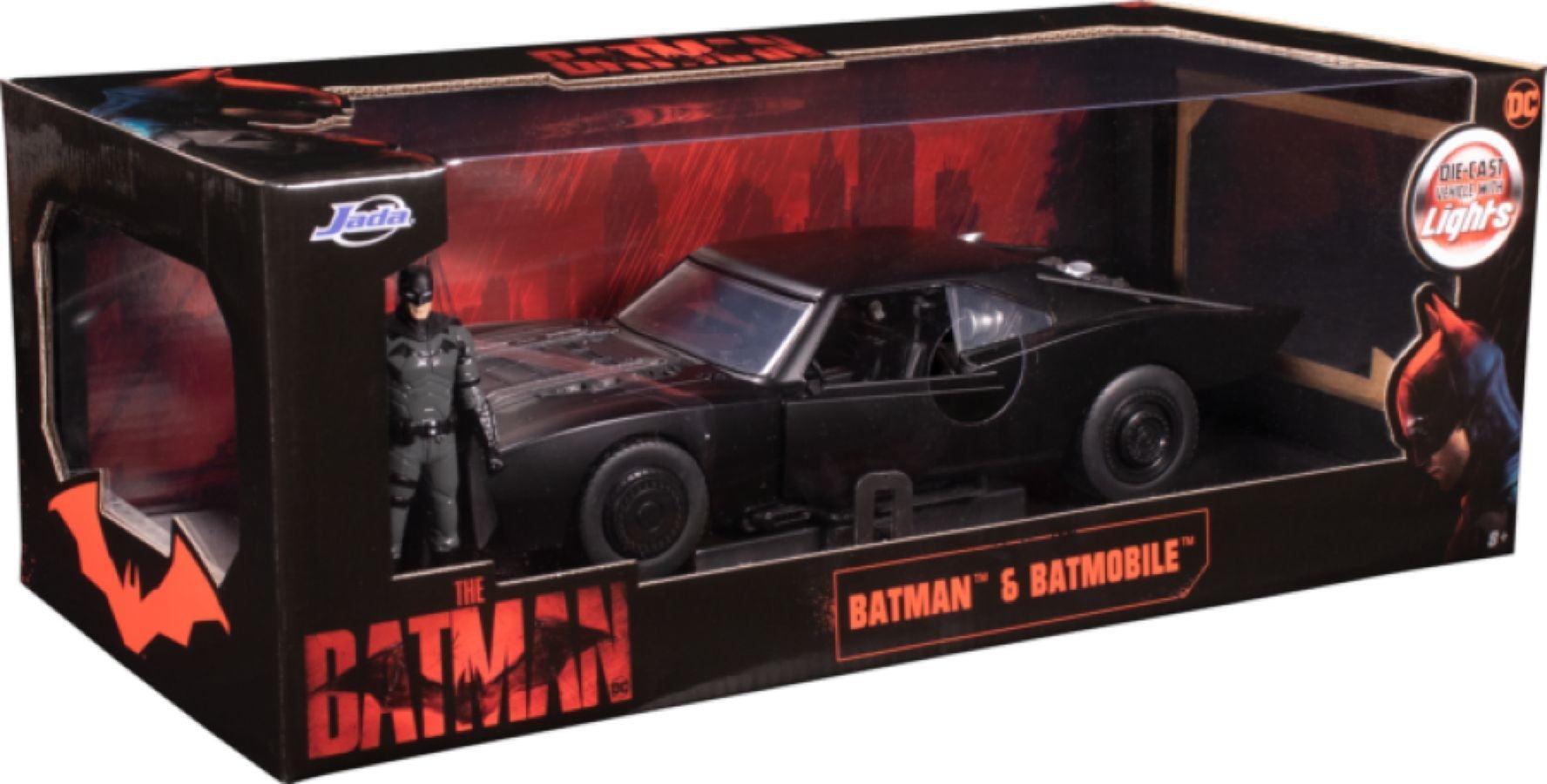 JAD32504 The Batman - Batmobile with Batman 1:18 Scale Hollywood Ride with Light - Jada Toys - Titan Pop Culture