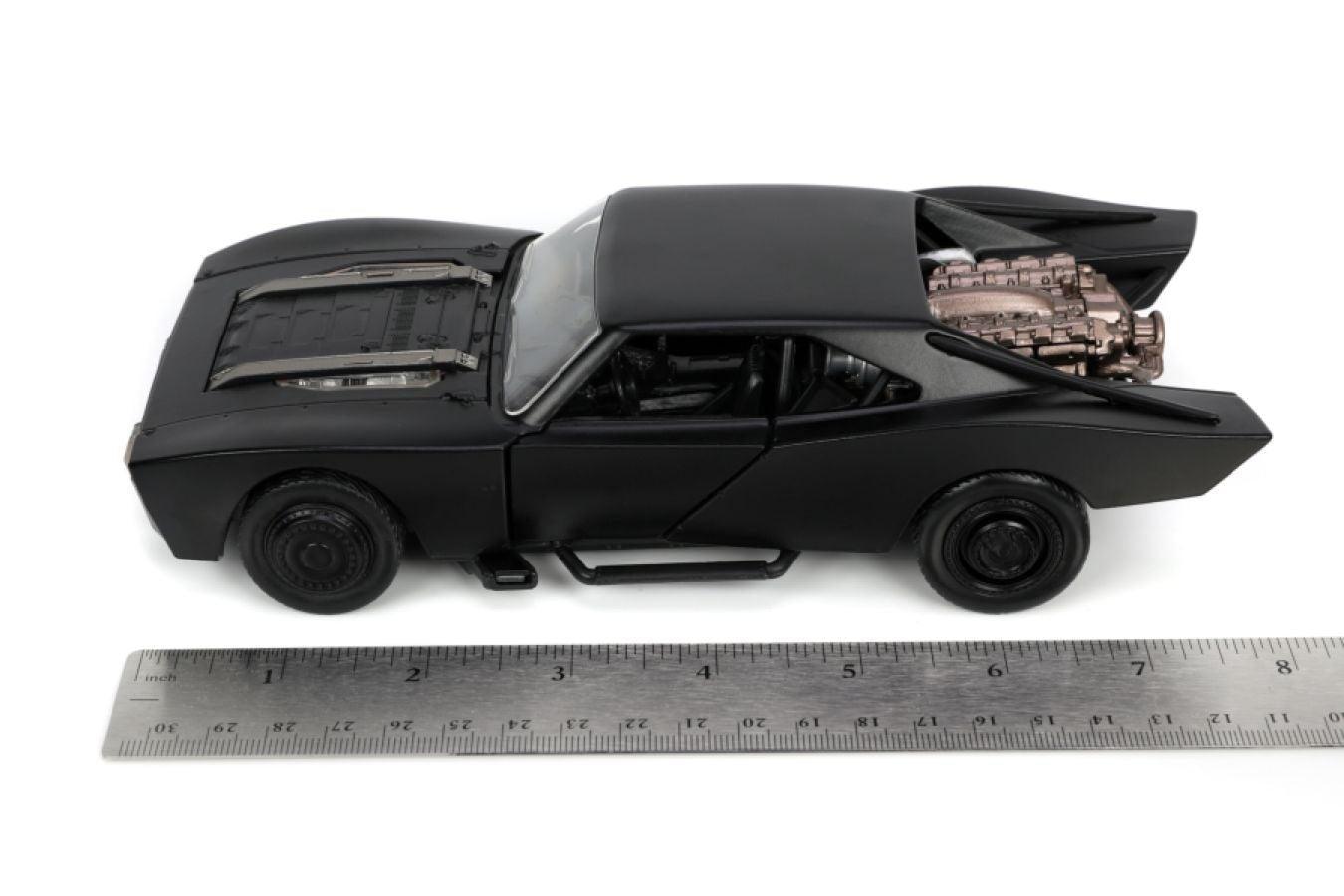 JAD32731 The Batman - Batmobile with Batman 1:24 Scale Hollywood Ride - Jada Toys - Titan Pop Culture