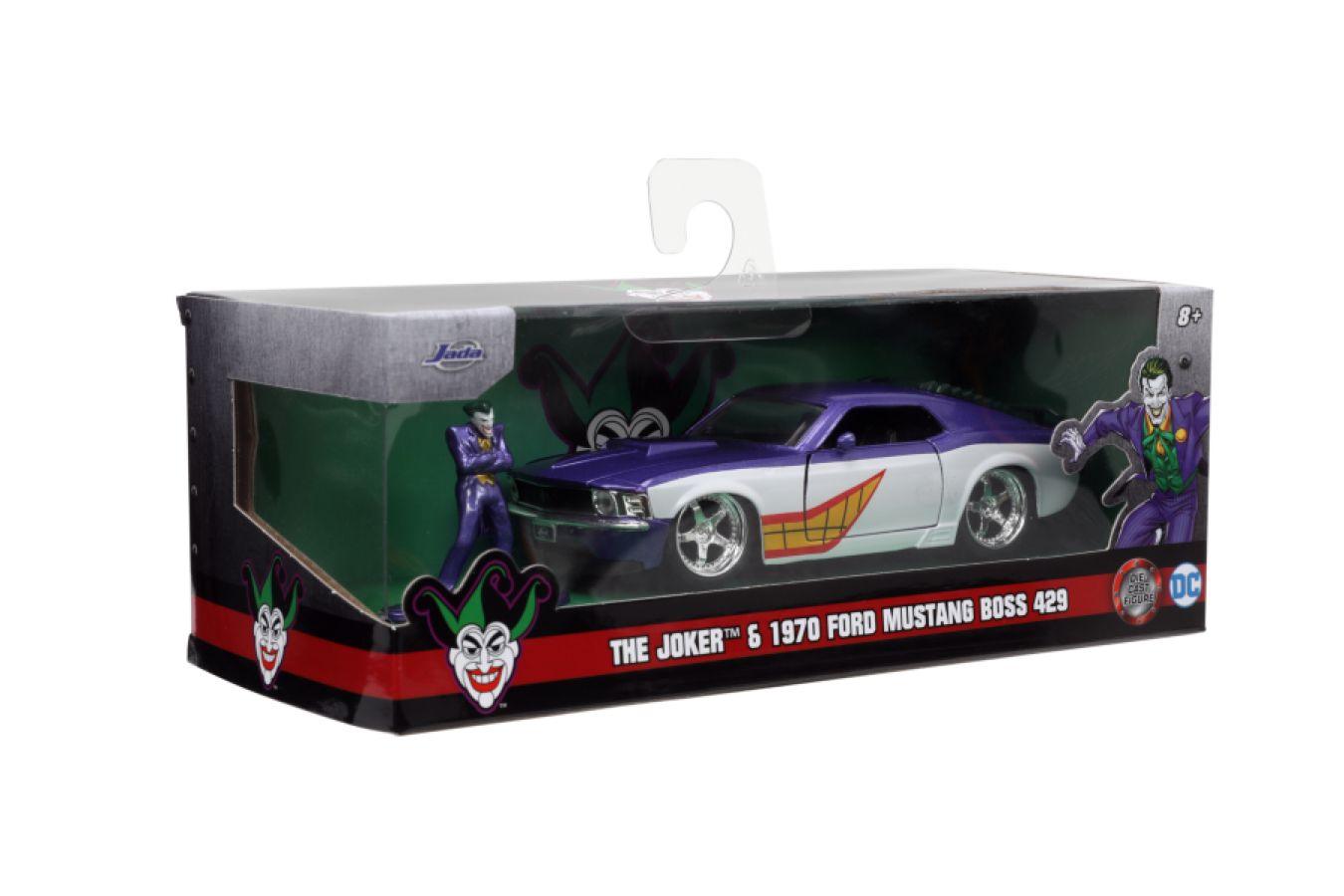 JAD33090 DC Comics - 1970 Ford Mustang Boss 429 W/Joker 1:32 Scale - Jada Toys - Titan Pop Culture