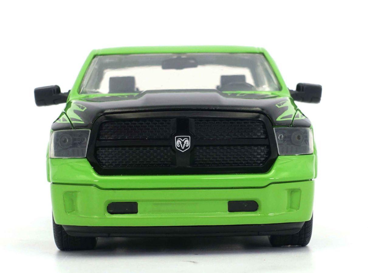 JAD99726 Marvel Comics - 2014 Dodge Ram 1500 1:32 Scale Hollywood Rides with Hulk Set - Jada Toys - Titan Pop Culture
