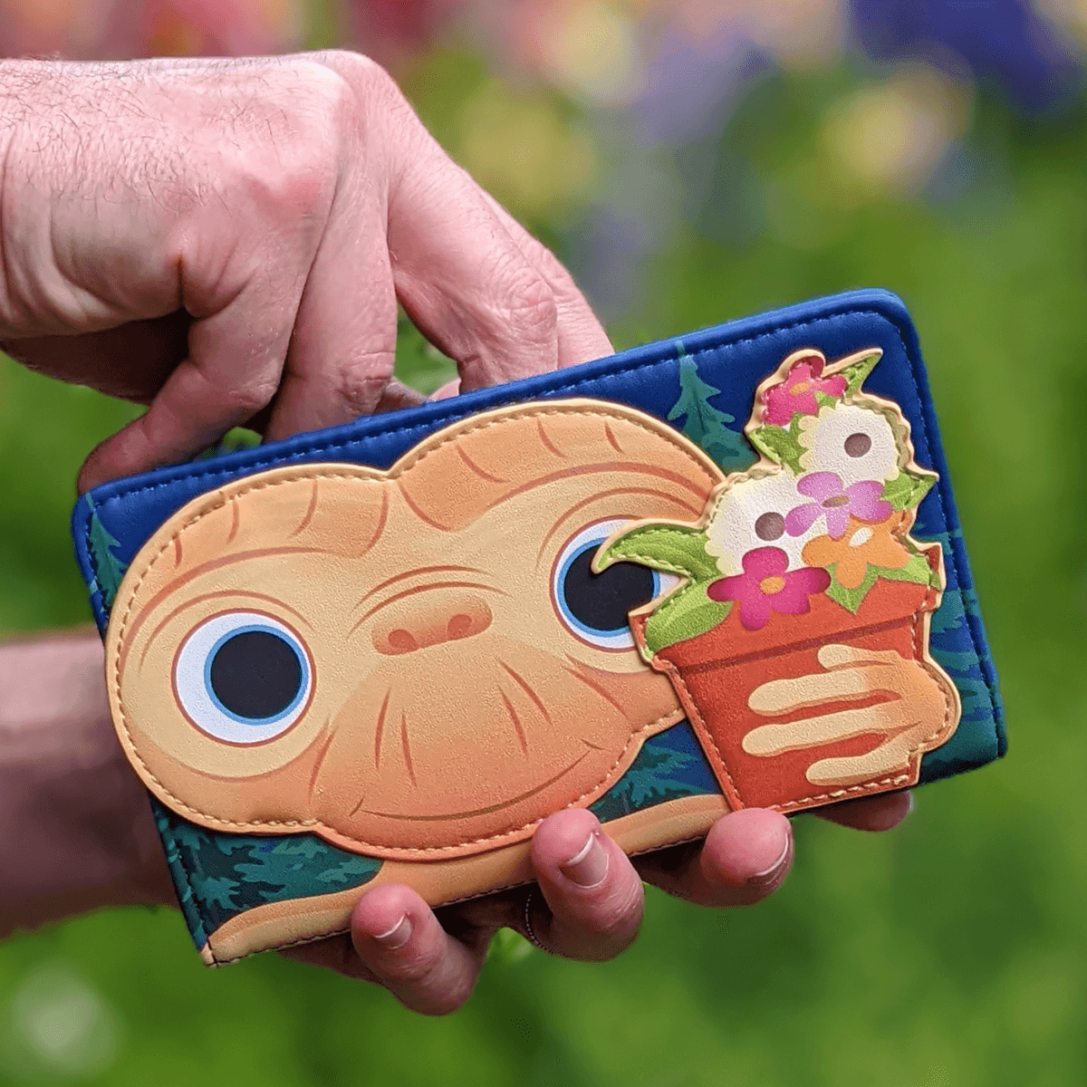 LOUETWA0001 E.T. the Extraterrestrial - Flower Pot Flap Purse - Loungefly - Titan Pop Culture