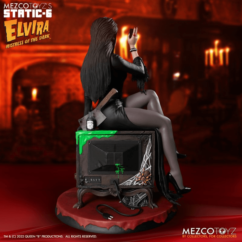 MEZ14016 Elvira - Elvira Mistress of the Dark Statue - Mezco Toyz - Titan Pop Culture