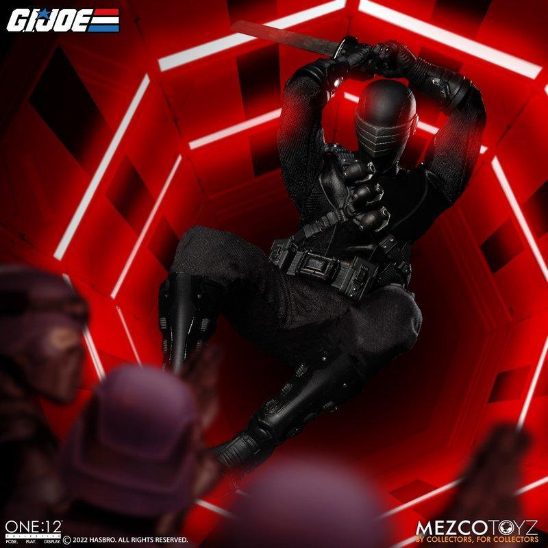 MEZ76391 G.I. Joe - Snake Eyes Dlx One:12 Collective Action Figure - Mezco Toyz - Titan Pop Culture