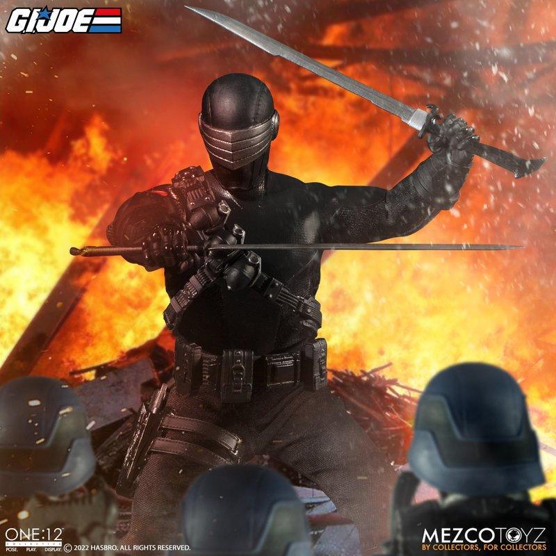 MEZ76391 G.I. Joe - Snake Eyes Dlx One:12 Collective Action Figure - Mezco Toyz - Titan Pop Culture