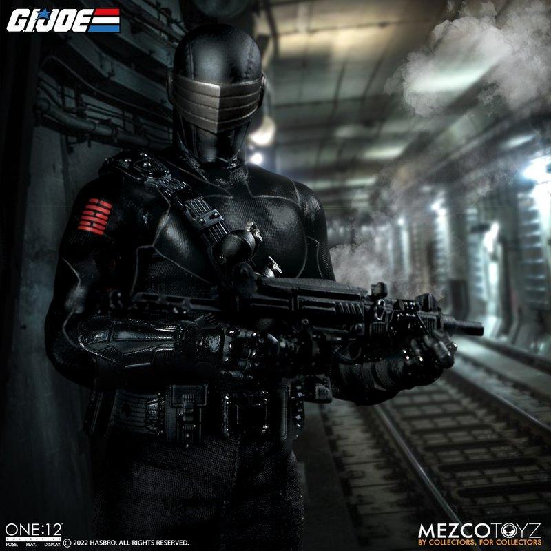 MEZ76391 G.I. Joe - Snake Eyes Dlx One:12 Collective Action Figure - Mezco Toyz - Titan Pop Culture