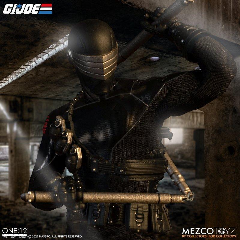 MEZ76391 G.I. Joe - Snake Eyes Dlx One:12 Collective Action Figure - Mezco Toyz - Titan Pop Culture