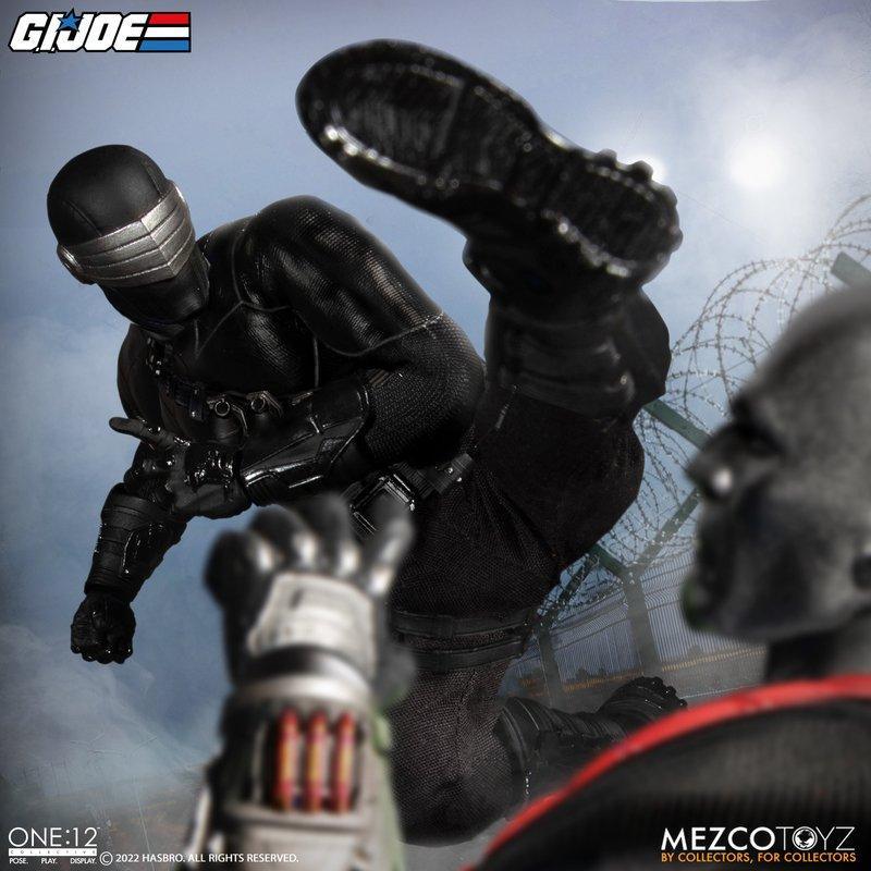 MEZ76391 G.I. Joe - Snake Eyes Dlx One:12 Collective Action Figure - Mezco Toyz - Titan Pop Culture