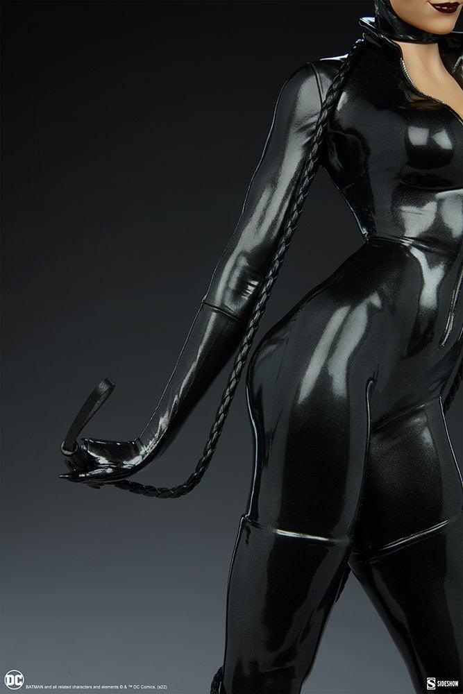 SID300787 DC Comics - Catwoman Premium Format Statue - Sideshow Collectibles - Titan Pop Culture