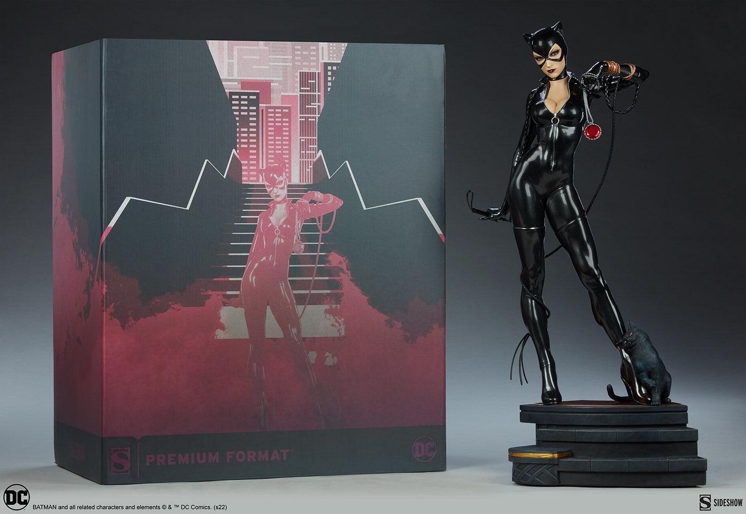 SID300787 DC Comics - Catwoman Premium Format Statue - Sideshow Collectibles - Titan Pop Culture