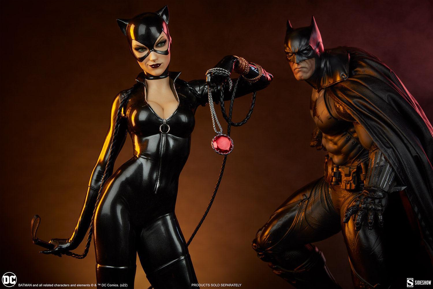 SID300787 DC Comics - Catwoman Premium Format Statue - Sideshow Collectibles - Titan Pop Culture