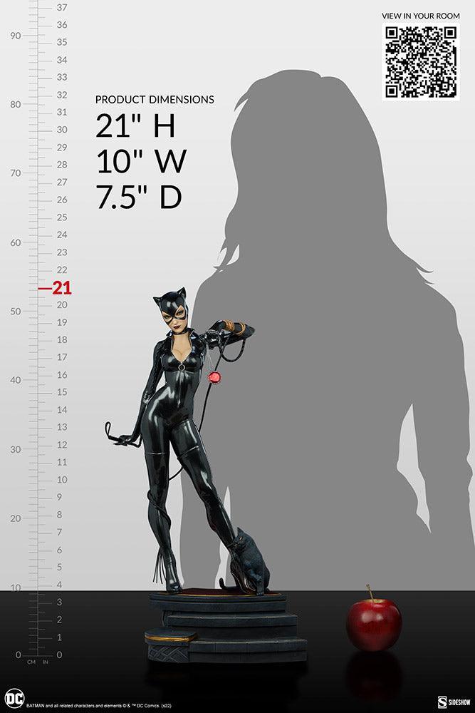 SID300787 DC Comics - Catwoman Premium Format Statue - Sideshow Collectibles - Titan Pop Culture